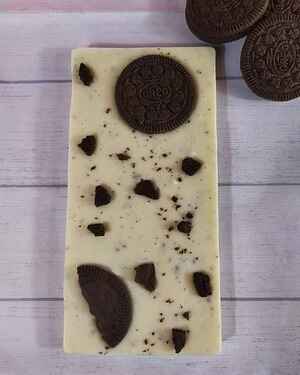 White Chocolate with Oreo Featured Image